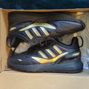 Adidas kid's size 5 black/gold sneakers